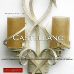 Applique classico con due punti luce in vetro scavo, bianco patinato.