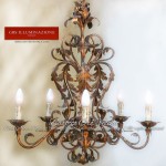 Lampadario a 6 luci in Oro Vecchio Ferro battuto decorato a mano, Oro Foglia. Made in Italy