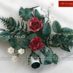 Piccola Plafoniera a tre luci con Felci, foglie e rose in ferro battuto e decorato a mano.