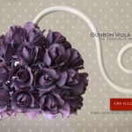 Applique in ferro battuto e decorato a mano 1 Luce, Collezione Bonbon Roselline, finitura in tempera anticata, colore Viola Patina Rossa.