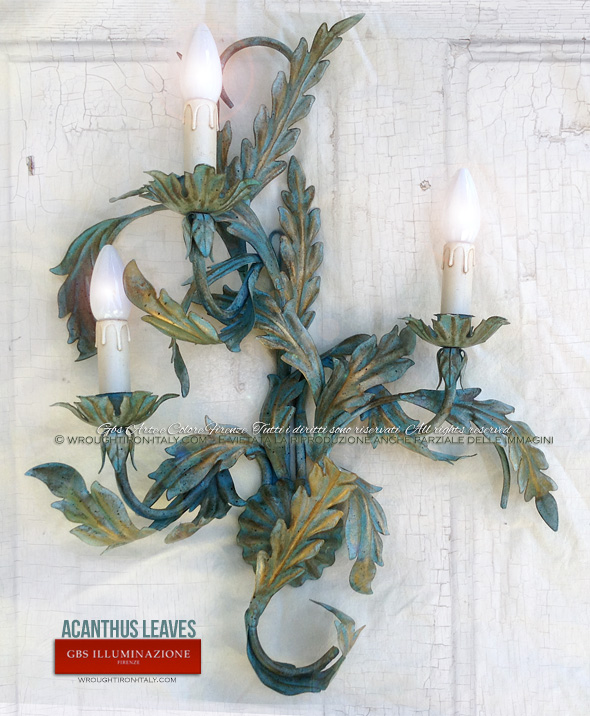 Wrought iron wall sconce hand-decorated with acanthus leaves in rag-rolled antique tempera. GBS FIRENZE. MADE IN ITALY