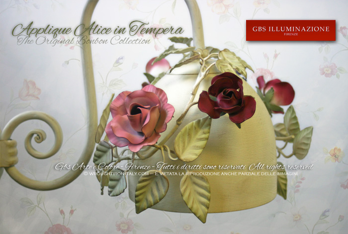 Cuori shabby chic con fiori rosa decorativi da appendere