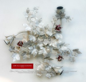 Plafoniera bianca, tre luci, edera e rose in tempera