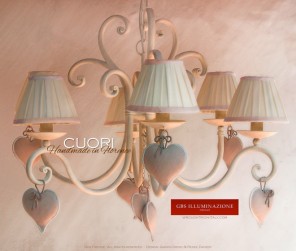 Lampadario Cuori a 5 luci in ferro battuto, forgiato e imbutito, interamente decorato a mano.