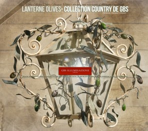 Lanterne avec olives, blanche en fer forgé, tempera effet moisi et émail effet vieilli. Lanterne classique, Collection Country de GBS, avec des branches d'olivier et des olives vertes.