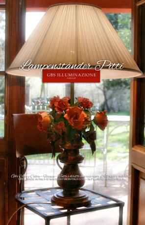 Lampenständer Pitti mit Blumenstrauß und Schleife