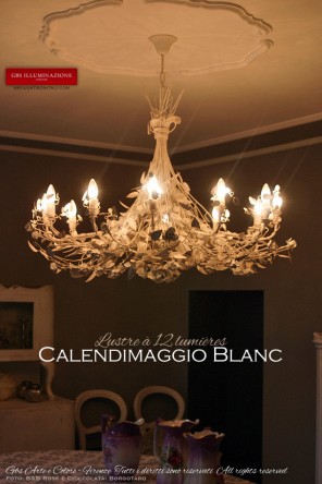 Calendimaggio Blanc. Lustre Blanc à 12 lumières - B&B Rose e Cioccolata Borgotaro