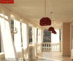 Grace di rose. Lampada a sospensione ad una luce. Design di Gianni Cresci