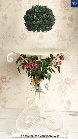 Bonbon Lamp. Design: Gianni Cresci - With Portavoliera Table with Roses - GBS Made in Italy